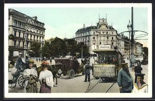 AK Berlin, Strassenbahn und Passanten auf dem Potsdamerplatz