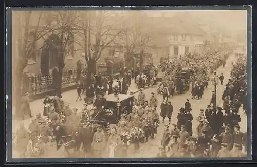 Foto-AK Rendsburg, Umzug in der Königstrasse