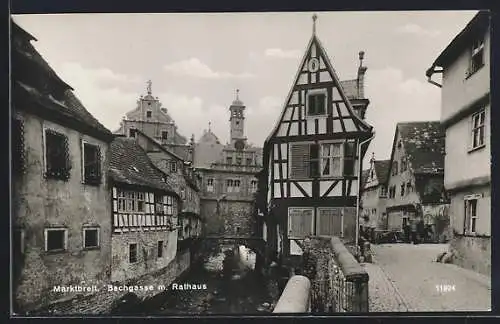 AK Marktbreit, Bachgasse am Rathaus mit Brücke, Strassenpartie