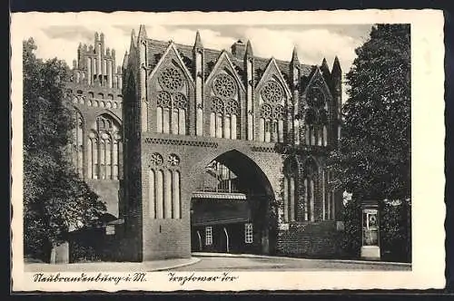 AK Neubrandenburg i, M., Treptower Tor