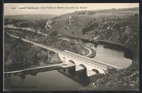 AK Saint-Nicolas, La Vallée du Blavet à la sortie du Tunnel