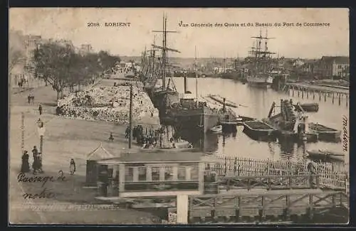 AK Lorient, Vue générale des quais et du bassin du port de commerce avec tramway