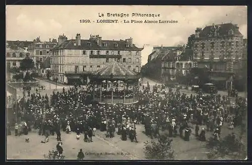 AK Lorient, La Place Alsace Lorraine avec foule animée