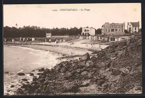 AK Port-Navalo, La Plage et les cabines de bain sur la côte rocheuse