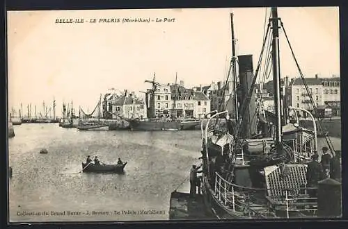 AK Le Palais, Le Port avec bateaux et bâtiments historiques