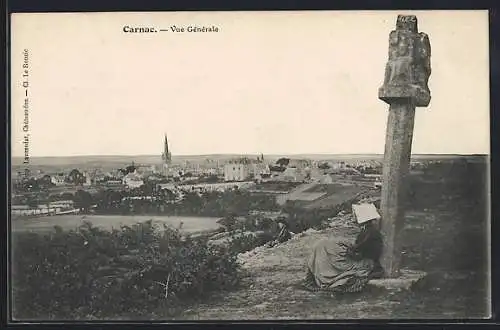 AK Carnac, Vue Générale et femme lisant près d`une statue