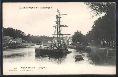 AK Hennebont, Les Quais avec un voilier sur la rivière