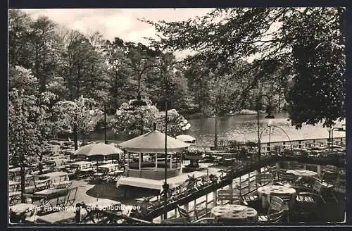 AK Berlin-Schlachtensee, Gaststätte Alte Fischerhütte M. Pothmann, Gartenansicht mit Wasserblick