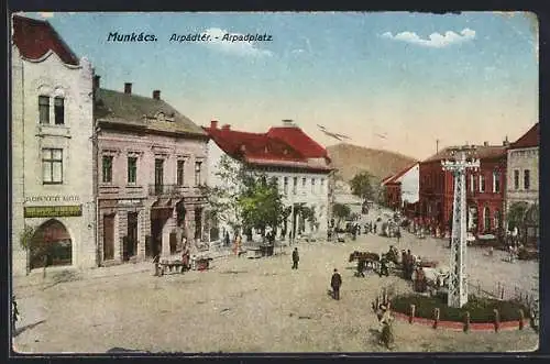 AK Munkács, Belebte Szene vom Arpadplatz