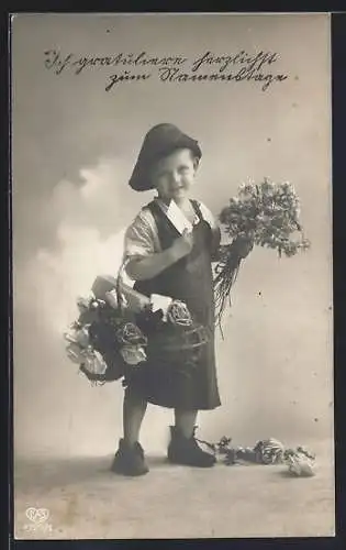 Foto-AK EAS Nr.4729 /5: Mädchen mit Blumenstrauss und einen Korb voller Blumen