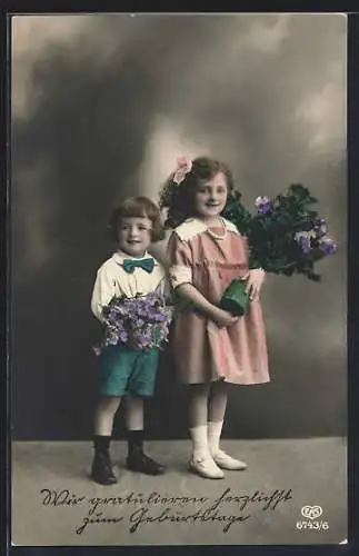 Foto-AK EAS Nr.6743 /6: Junge und Mädchen mit Blumen