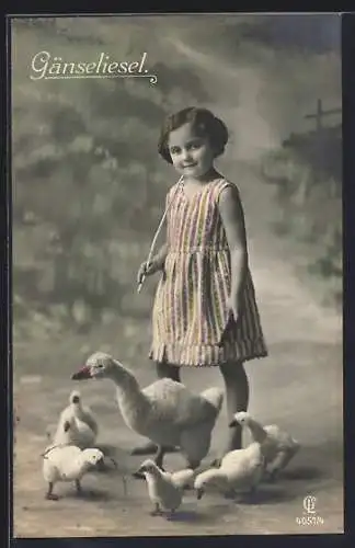 Foto-AK GL Co Nr.4057 /4: Mädchen als Gänseliesel mit Gänsen