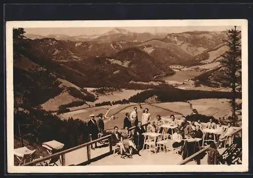 AK Mariazell, Hotel-Restaurant Carl Stenitzer, Leute auf der Terrasse, Ansicht mit Erlaufsee und Dürnstein