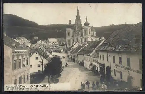 AK Mariazell, Strassenpartie mit Gasthof zur goldenen Kanone und Kirche aus der Vogelschau