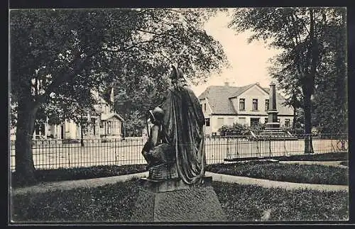 AK Nordenham-Atens, Marktplatz mit Denkmal, von einem Park mit Statue aus