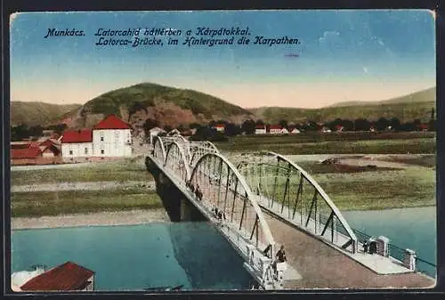 AK Munkács, Latorca-Brücke, Im Hintergrund die Karpathen