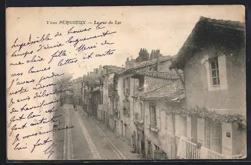 AK Périgueux, La rue du Lys et les maisons anciennes