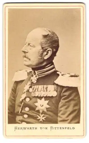 Fotografie unbekannter Fotograf und Ort, Eberhard Herwarth von Bittenfeld, preussischer Generalfeldmarschall, Ordenspange