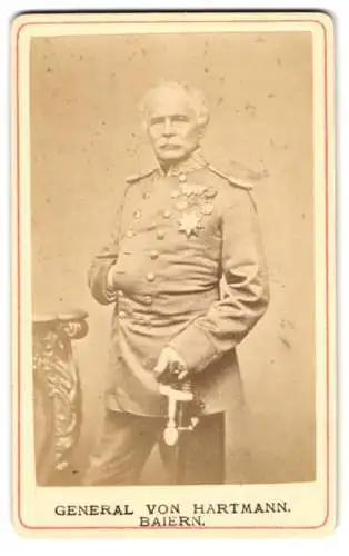 Fotografie unbekannter Fotograf und Ort, Jakob von Hartmann, bayerischer General der Infanterie samt Ordenspange