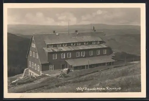 AK Hofbaude /Riesengeb., Ansicht mit weiter Aussicht