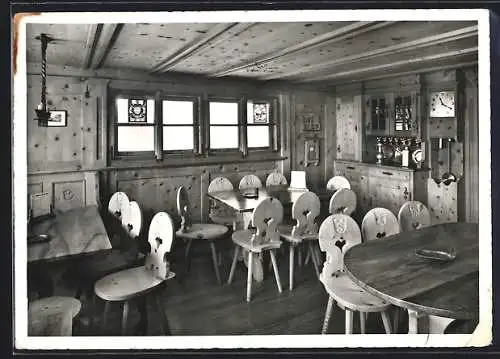 AK Weisshornsattel-Hütte, Club-Stübli der Berghütte des S. C. Arosa, Innenansicht