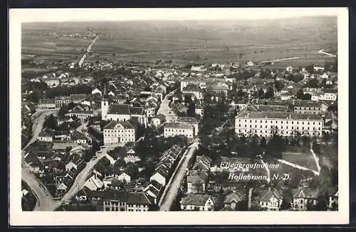 AK Hollabrunn /N.-D., Fliegeraufnahme der Ortschaft