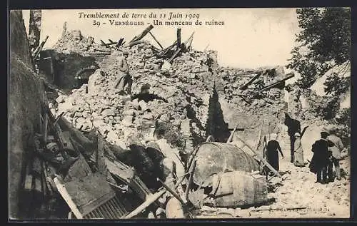 AK Vernègues, un monceau de ruines, Tremblement de terre du 11 Juin 1909