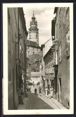 AK Ceský Krumlov, Strassenpartie mit Passanten