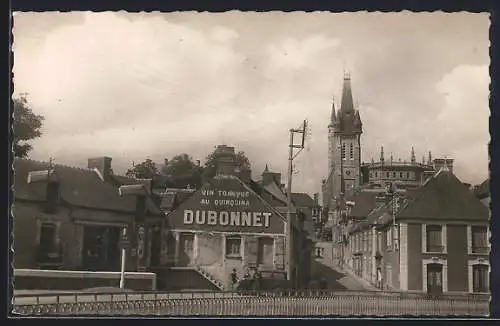 AK Châteaubourg, Vue générale avec publicité Dubonnet et église en arrière-plan