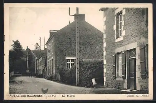 AK Noyal-sous-Bazouges, La Mairie