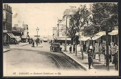 AK Paramé, Boulevard Rochebonne animé avec boutiques et passants