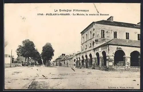 AK Plélan-le-Grand, La Mairie, la route de Rennes