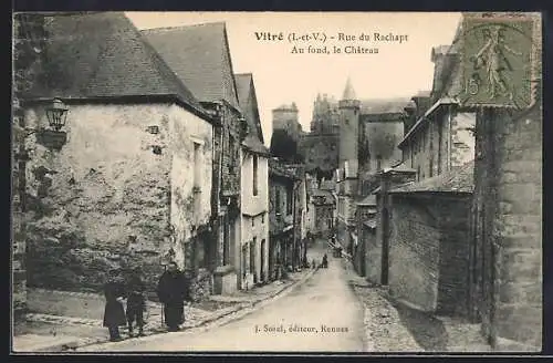 AK Vitré, Rue du Rachapt avec vue sur le château au fond