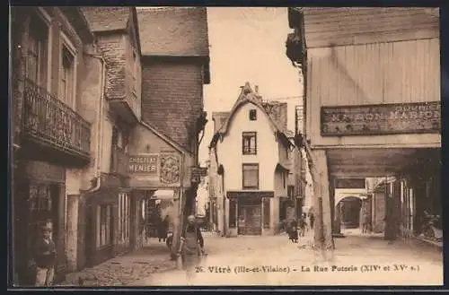 AK Vitré, La Rue Poterie (XIVe et XVe siècles)