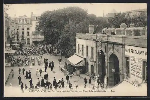 AK Saint-Malo, La Porte Saint-Vincent et Place Chateaubriand animée