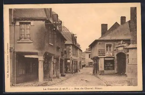 AK La Guerche, Rue du Cheval Blanc animée avec boutiques et maisons anciennes