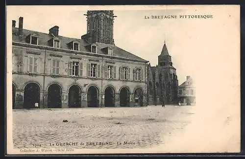 AK La Guerche-de-Bretagne, La Mairie et église sur la place pavée