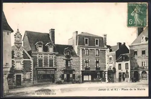 AK Janzé, Place de la Mairie avec bâtiments historiques et architecture traditionnelle