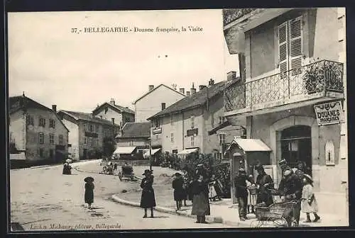 AK Bellegarde, Douane francaise, la visite, Grenzbeamte kontrollieren Reisende