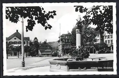 AK Gais, Dorfplatz mit Brunnen