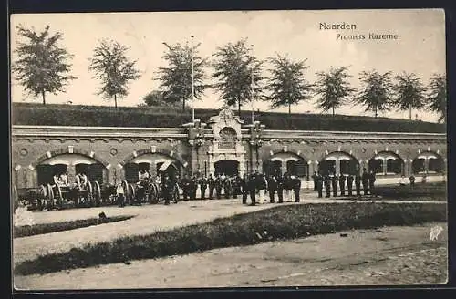 AK Naarden, Promers Kazerne mit Soldaten und Geschützen