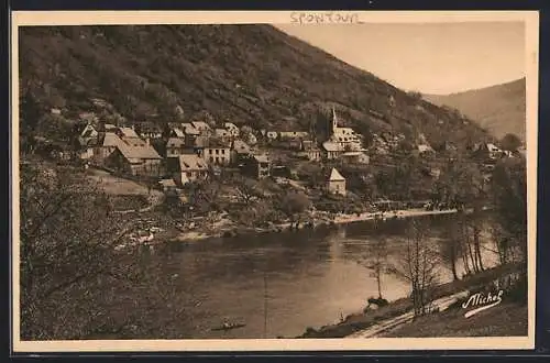 AK Spontour, Vue du village au bord de la Dordogne et des collines environnantes