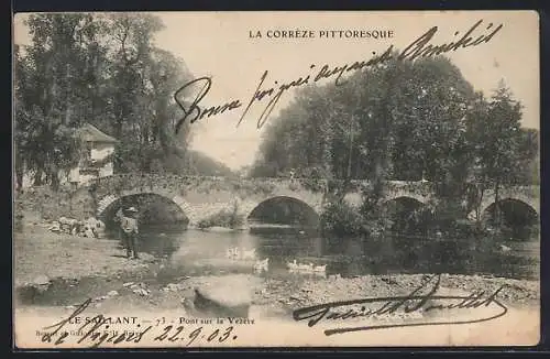 AK Le Saillant, Pont sur la Vézère et paysage bucolique