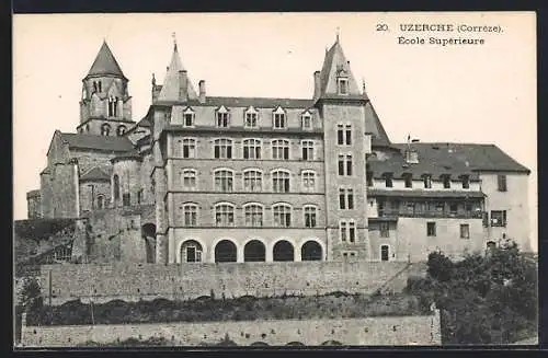 AK Uzerche, École Supérieure et l`église adjacente