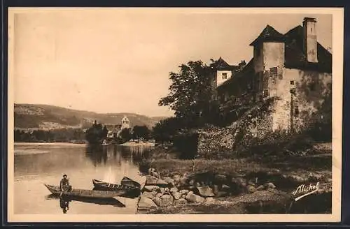 AK Beaulieu-sur-Dordogne, Chapelle des Pénitents et Maison de la Clarisse au bord de la rivière