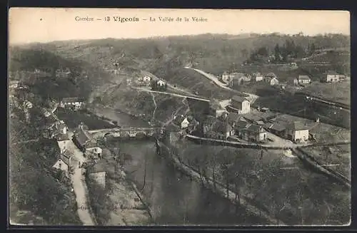 AK Vigeois, La Vallée de la Vézère avec vue sur le pont et le village environnant