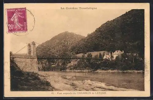 AK Chambon de Laygue, Pont suspendu sur la rivière avec paysage montagneux