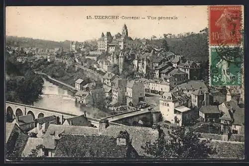 AK Uzerche, Vue générale de la ville et du pont sur la rivière