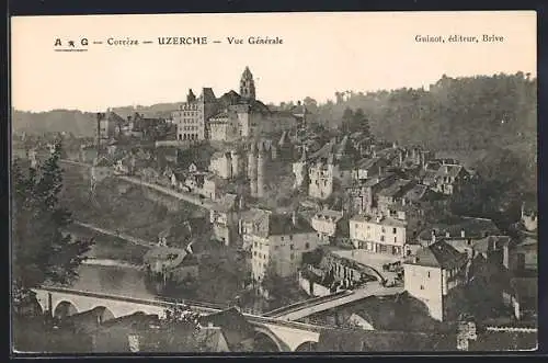 AK Uzerche, Vue générale de la ville et du pont sur la rivière