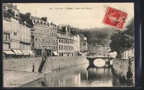 AK Tulle, Quai de la Mairie avec vue sur le pont et les immeubles adjacents